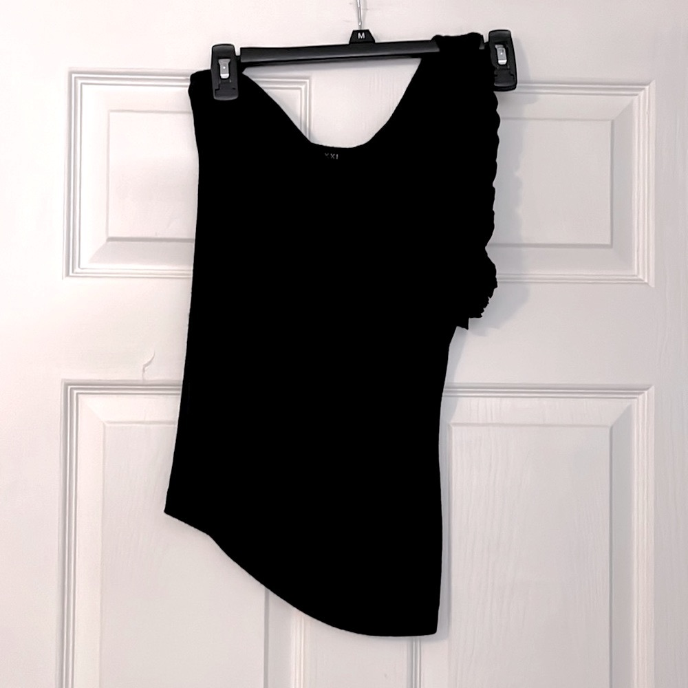 JUNIORS OFF THE SHOULDER TOP : SIZE MEDIUM